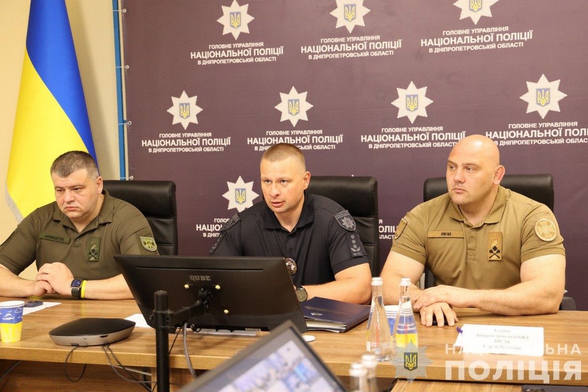 32 поліцейських Дніпропетровщини нагородили за віддану службу сьогодні, 21 червня.