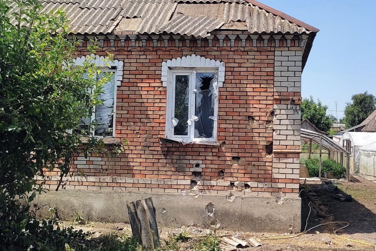 Четверо поранених, пожежі і руйнування: ворог поливав вогнем Нікополь і ще 4 громади району