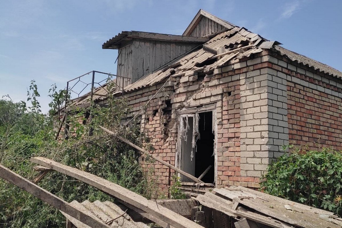 Четверо поранених, пожежі і руйнування: ворог поливав вогнем Нікополь і ще 4 громади району