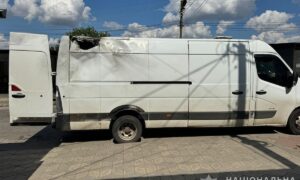 Понівечено вантажівку, в будинках пробило стіни і дахи: поліція про наслідки обстрілів Нікополя і району