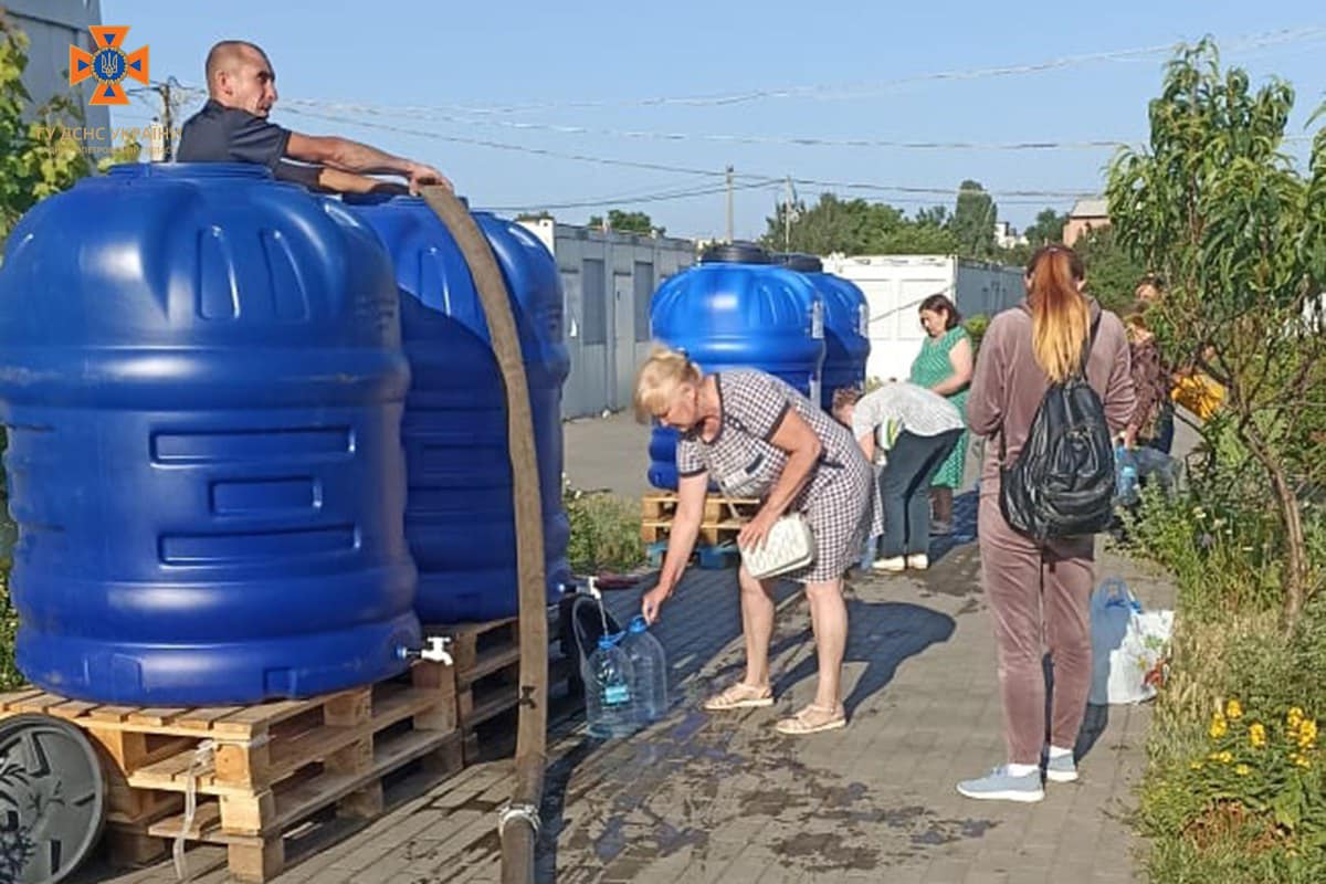 рятувальники Нікопольщини допомагали з водою після підриву Каховської ГЕС