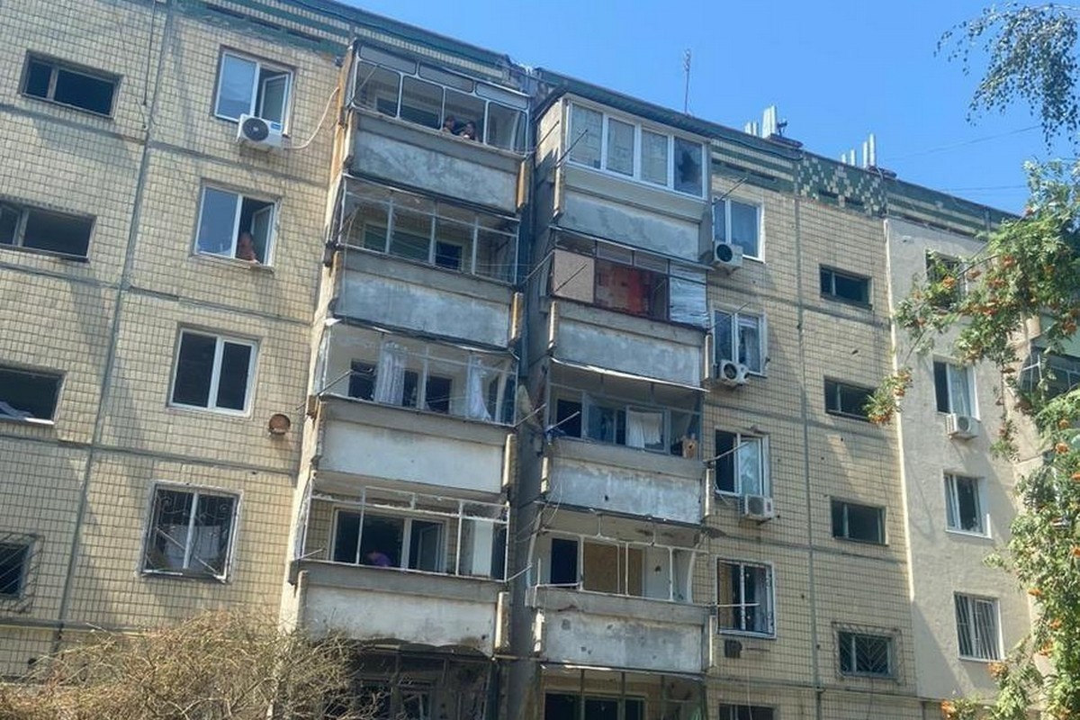 В будівлях пробило стіни і потрощило дахи: про наслідки обстрілів Нікополя і району розповіли у поліції