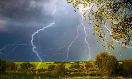 Мешканців Дніпропетровщини попередили про небезпечне метеорологічне явище 23 липня