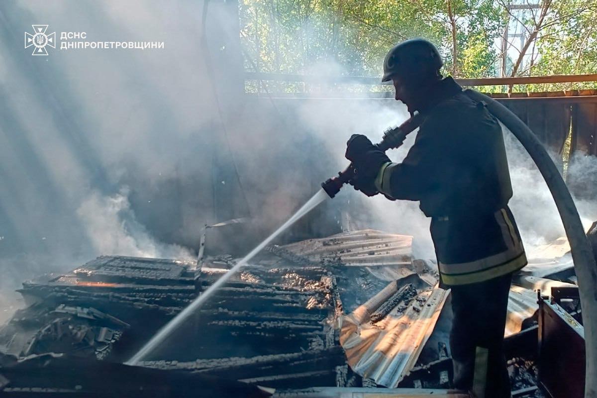 У Нікополі сьогодні внаслідок обстрілу загорілося підприємство