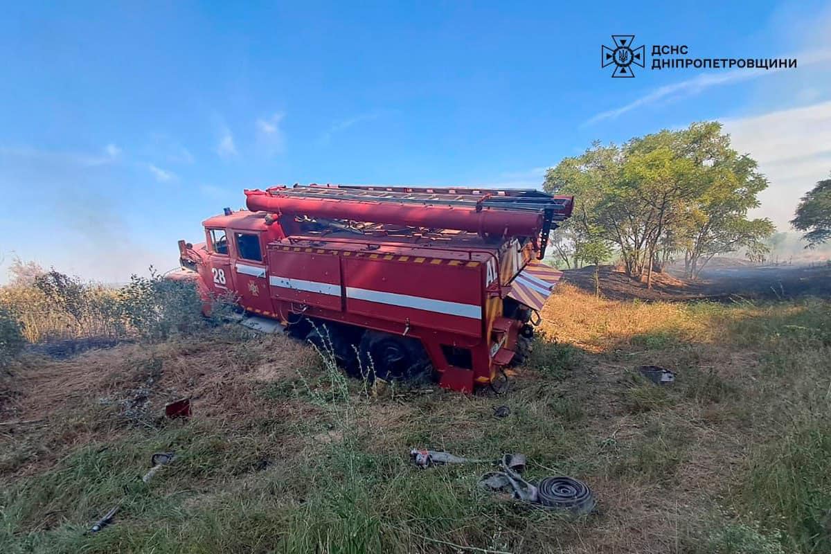 Нікопольщина у вогні: поліція розповіла про наслідки обстрілів 13 і 14 липня