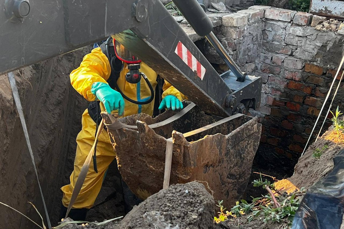 У Марганці виявили труп чоловіка в комунікаційному колодязі (фото)