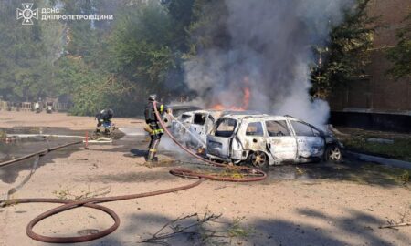 У Нікополі сьогодні спалахнули 4 автівки внаслідок ворожої атаки