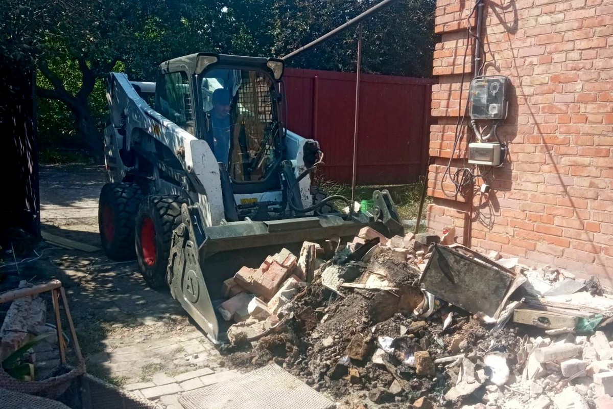 У Нікополі під обстрілами комунальники працюють у штатному режимі (фото)