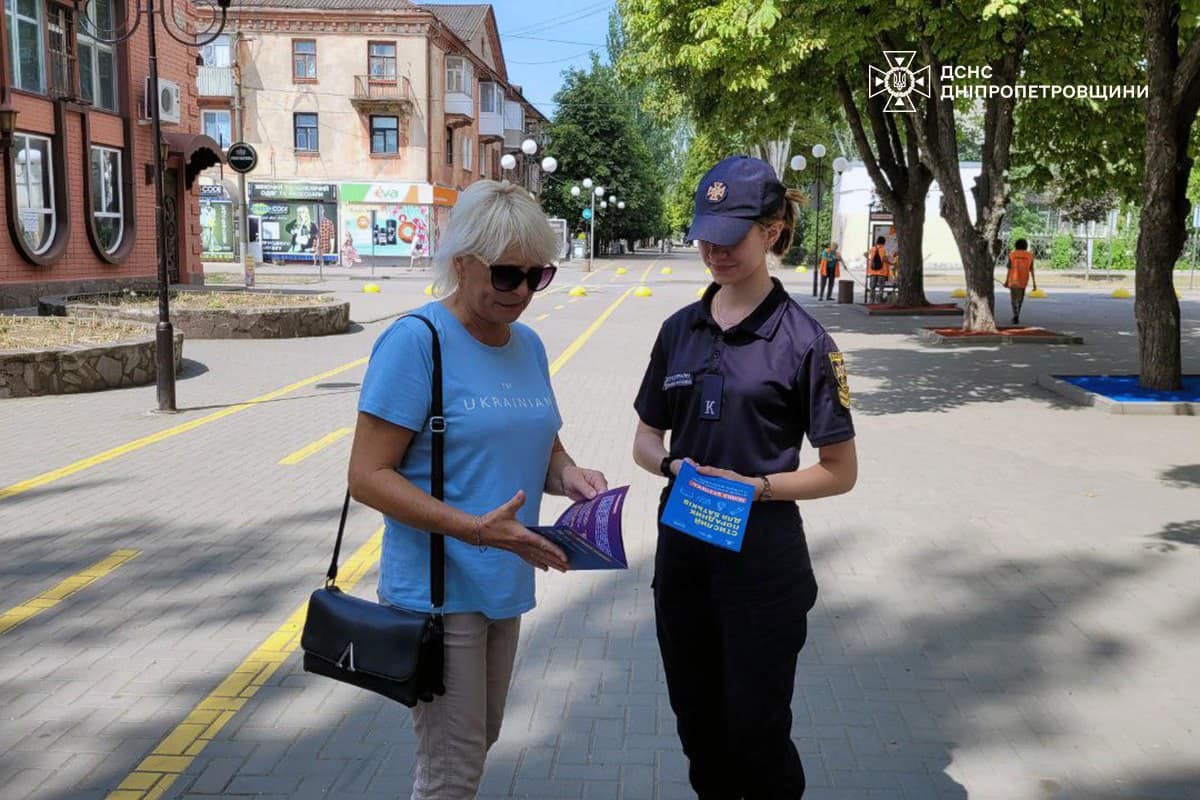 Рятувальники на вулицях Нікополя і Покрова провели бесіди: фото