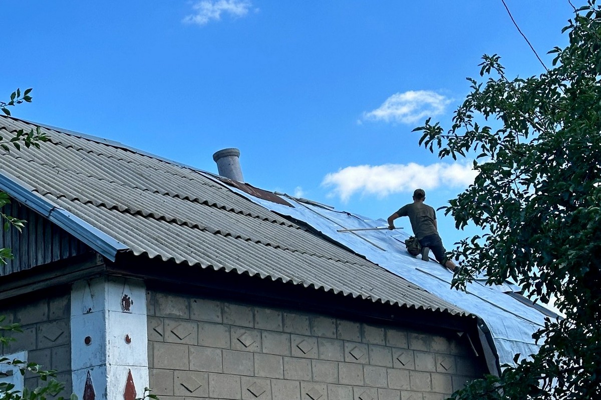 У Нікополі під обстрілами комунальники працюють у штатному режимі (фото)