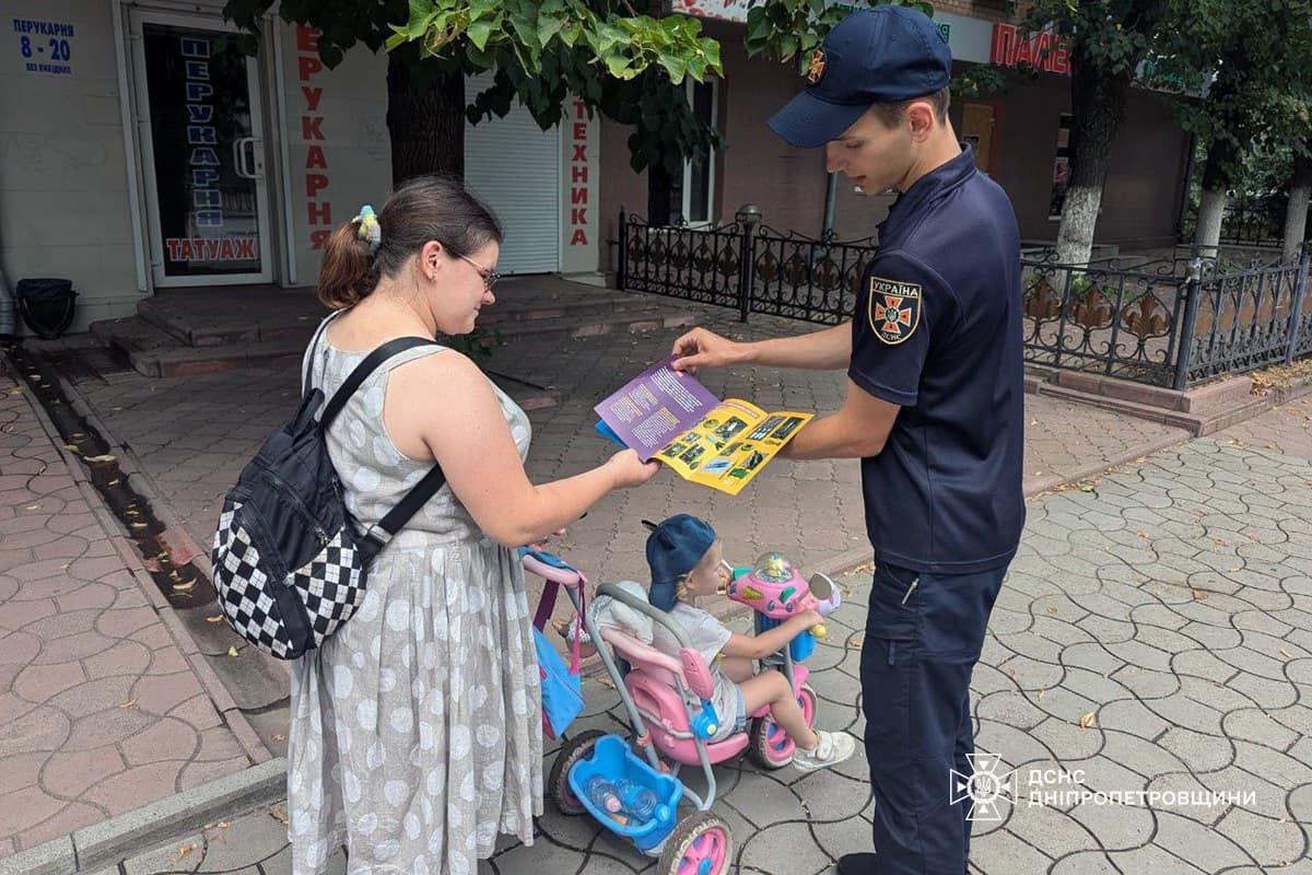 Рятувальники на вулицях Нікополя і Покрова провели бесіди: фото