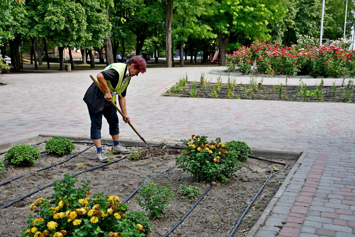 Комунальники виконують й інші роботи з благоустрою