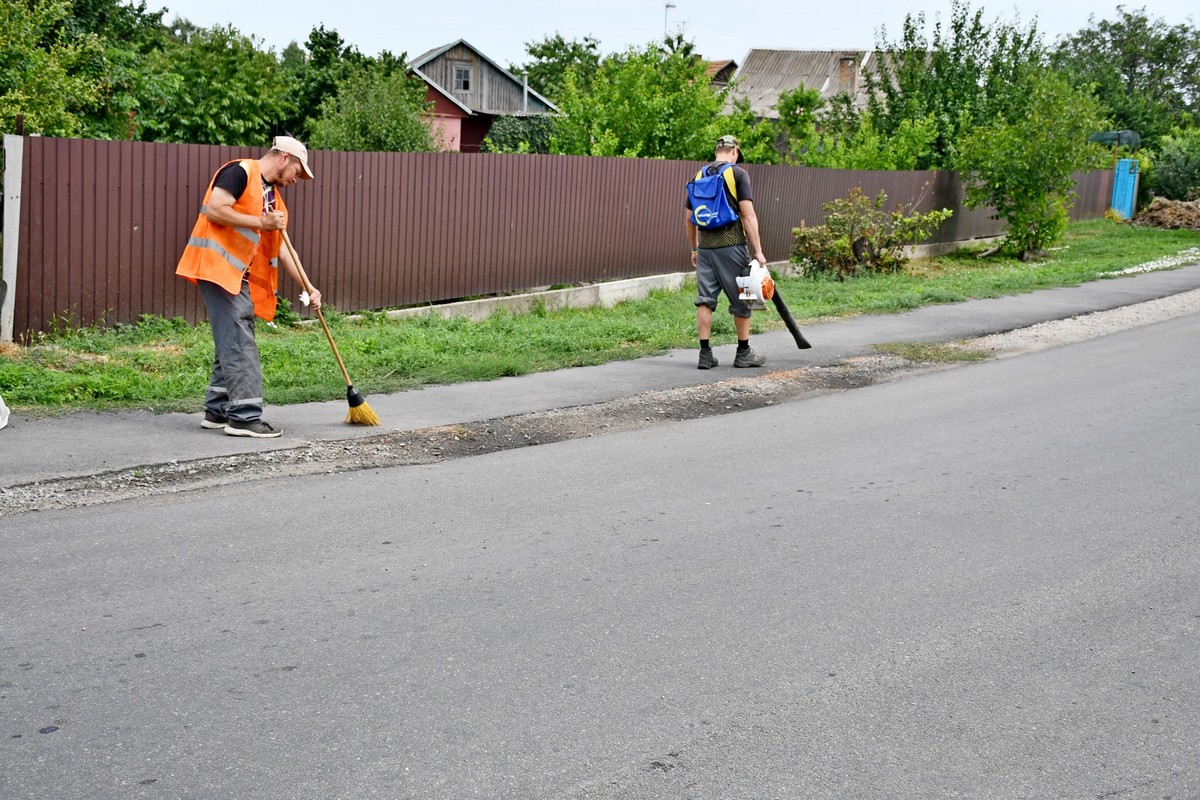 Комунальники виконують й інші роботи з благоустрою