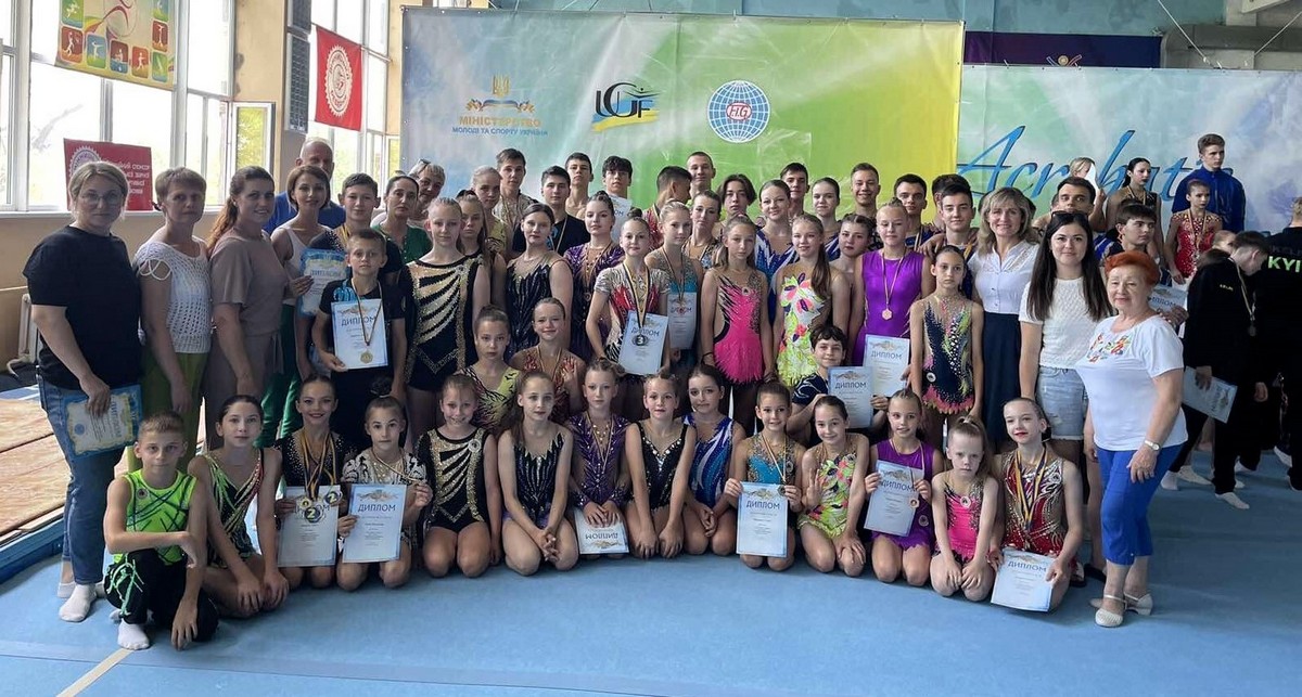Акробати з Покрова стали призерами всеукраїнських змагань (фото)