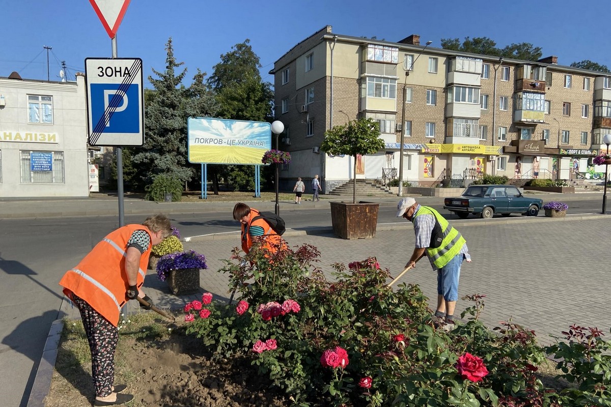 Як комунальники Покрова утримують місто в чистоті (фото)