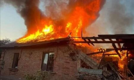  У Нікополі  внаслідок обстрілу згорів  будинок волонтера і власника магазина