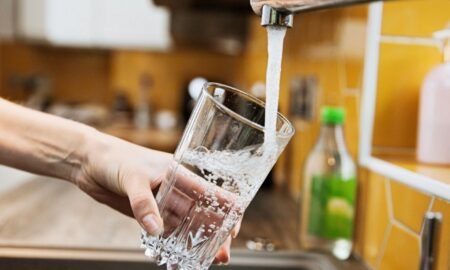 У Марганці призупиняють роботу станції доочистки води: влада каже, що вода у кранах вже питна
