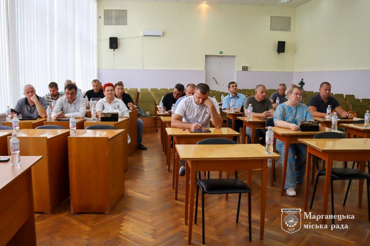 У Марганці мінус три депутата: повноважень позбавили, зокрема, екс-мера Олену Жадько (фото)