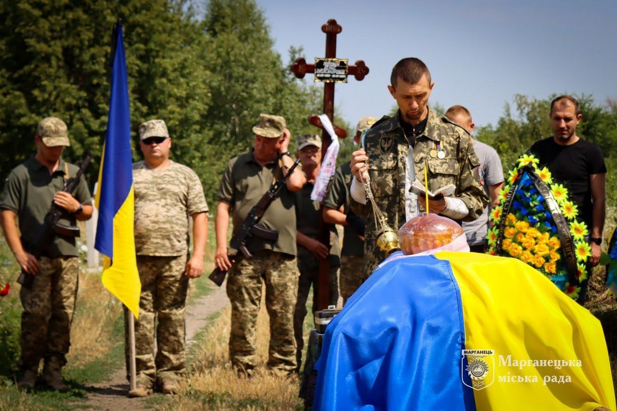 Захищав від навали Харківщину: у Марганці сьогодні провели в останню путь Героя (фото)