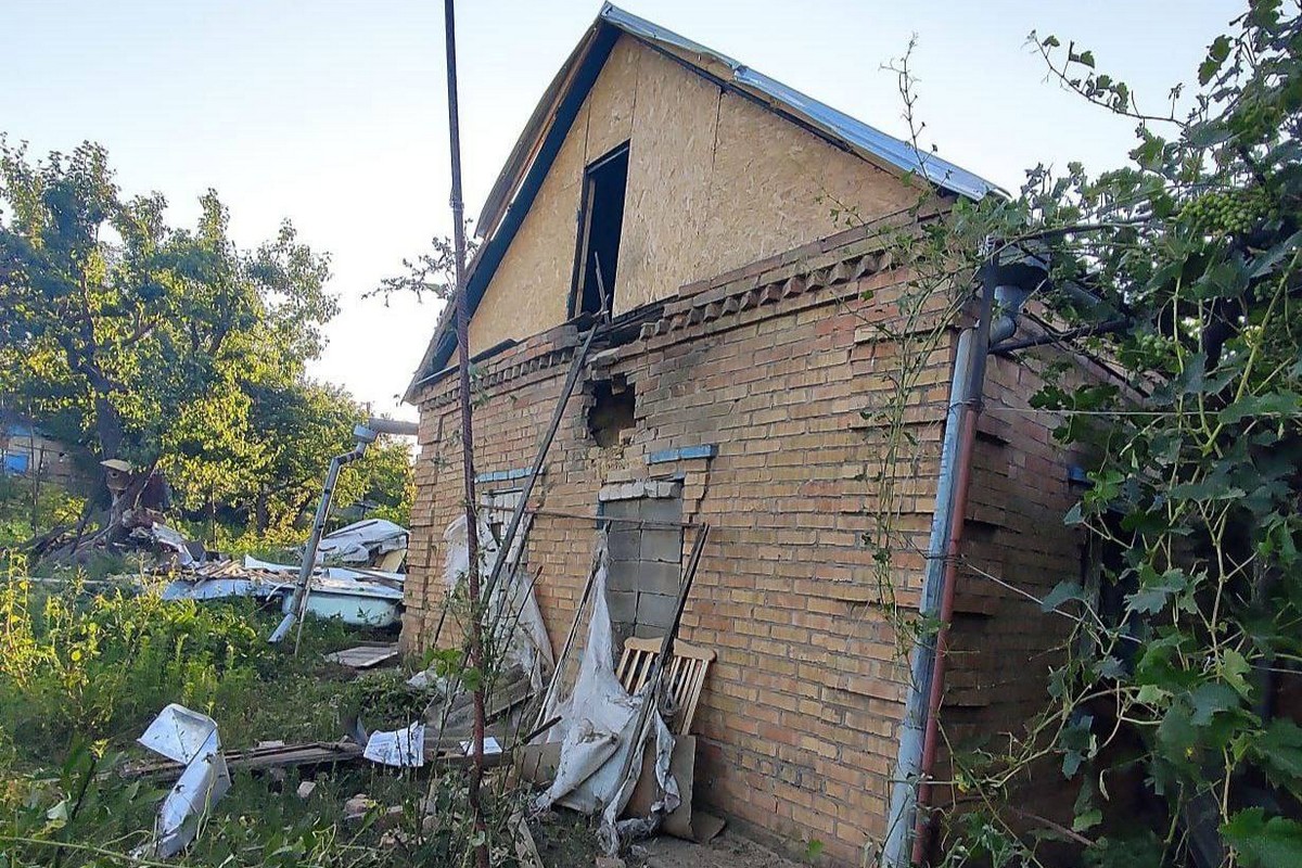 Ввечері та вранці ворог атакував Нікополь дронами, обстріляв з артилерії Марганецьку громаду