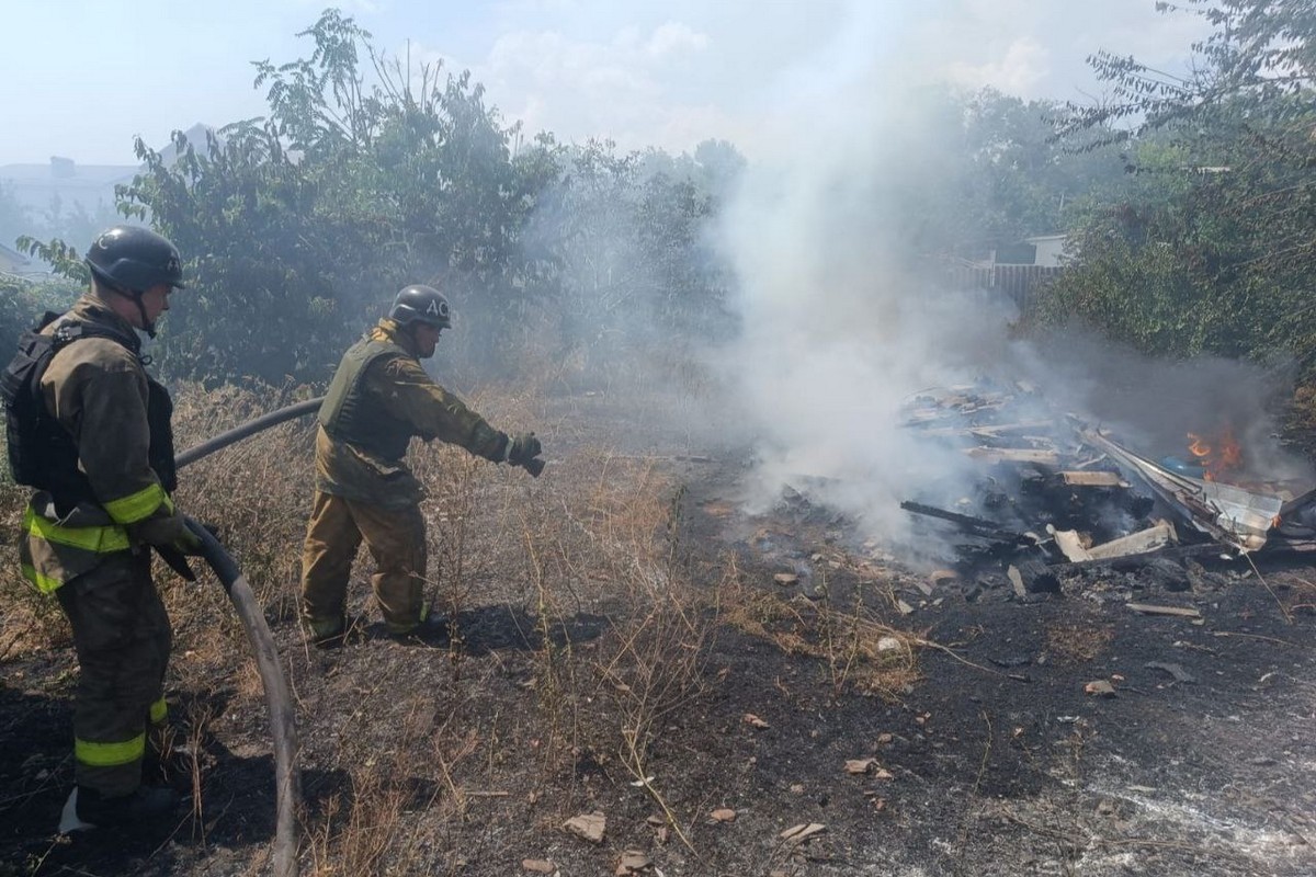 Понівечено промислове підприємство, будинки, автівки: Нікополь і район знову були під ударом (фото)