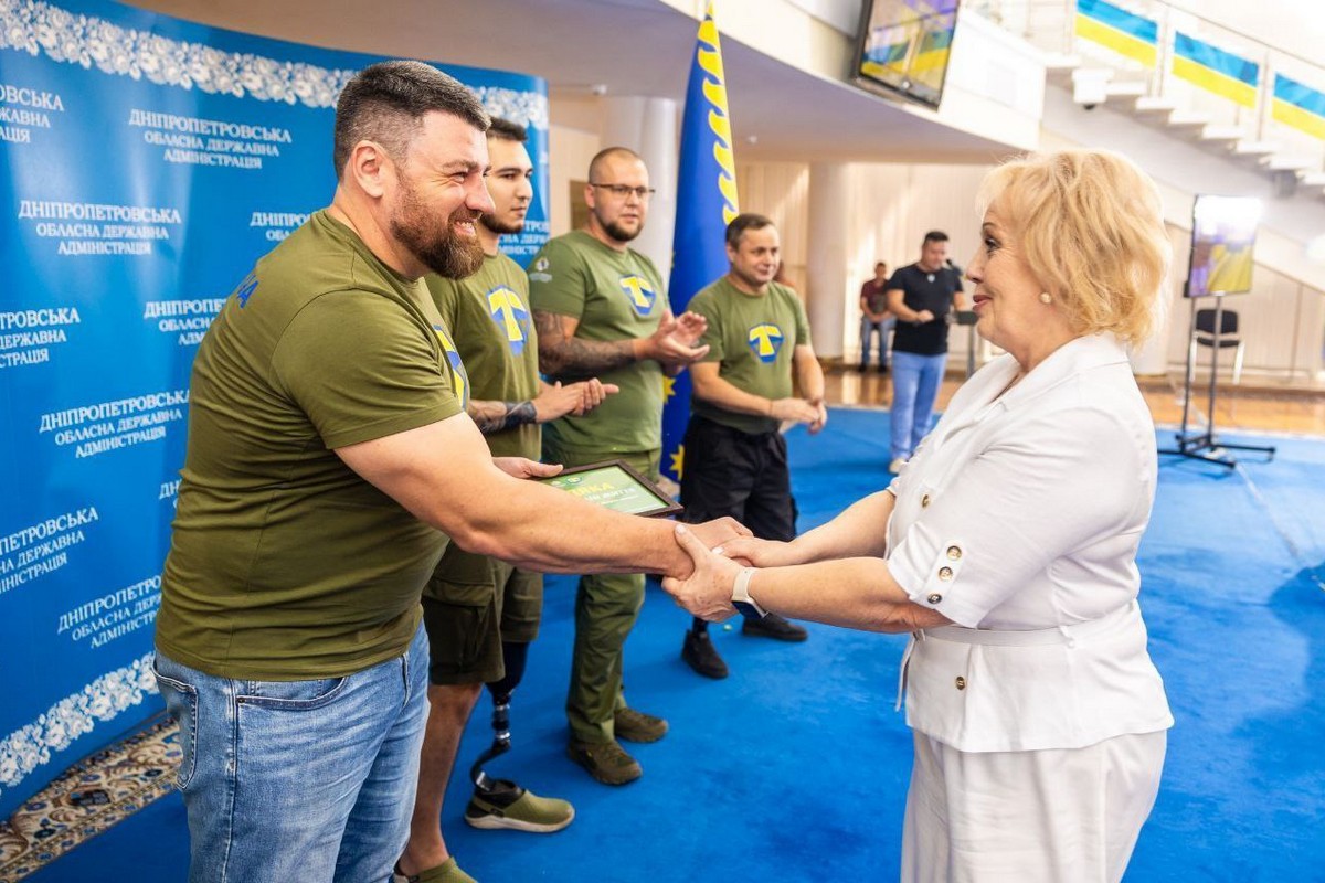 На Дніпропетровщині привітали медиків з прийдешнім професійним святом: фото