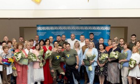 На Дніпропетровщині привітали медиків з прийдешнім професійним святом: фото