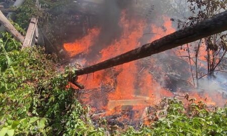 У Нікополі понівечено 14 будинків, сталася пожежа, під обстрілами був і район, а також Криворіжжя (фото)