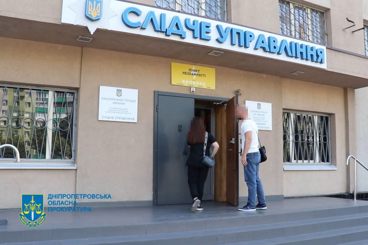 На Дніпропетровщині 17-річні підлітки підпалили автівки військового і волонтера (фото) 1 На Дніпропетровщині 17-річні підлітки підпалили автівки військового і волонтера (фото)