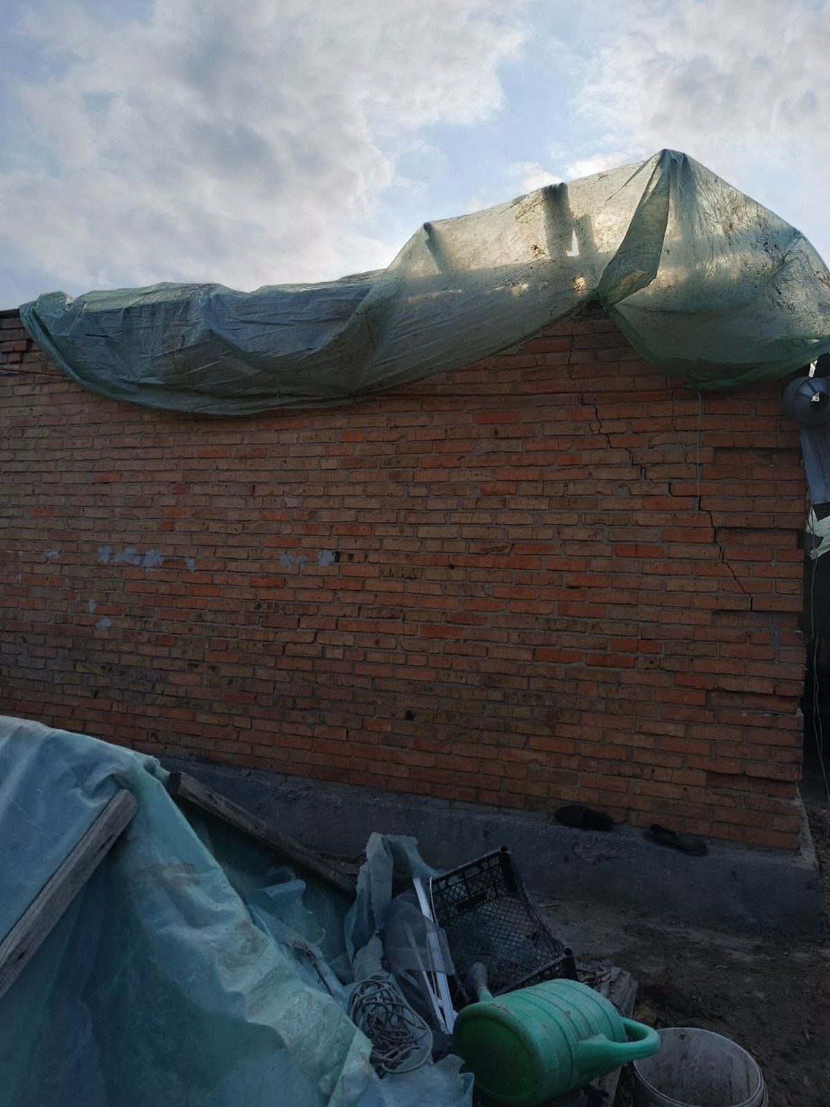 На Нікопольщині родина залишилася без даху над головою через обстріл: фото