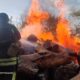 У Нікополі горіли дрова на території комунального підприємства і будинок внаслідок обстрілів 40 У Нікополі горіли дрова на території комунального підприємства і будинок внаслідок обстрілів