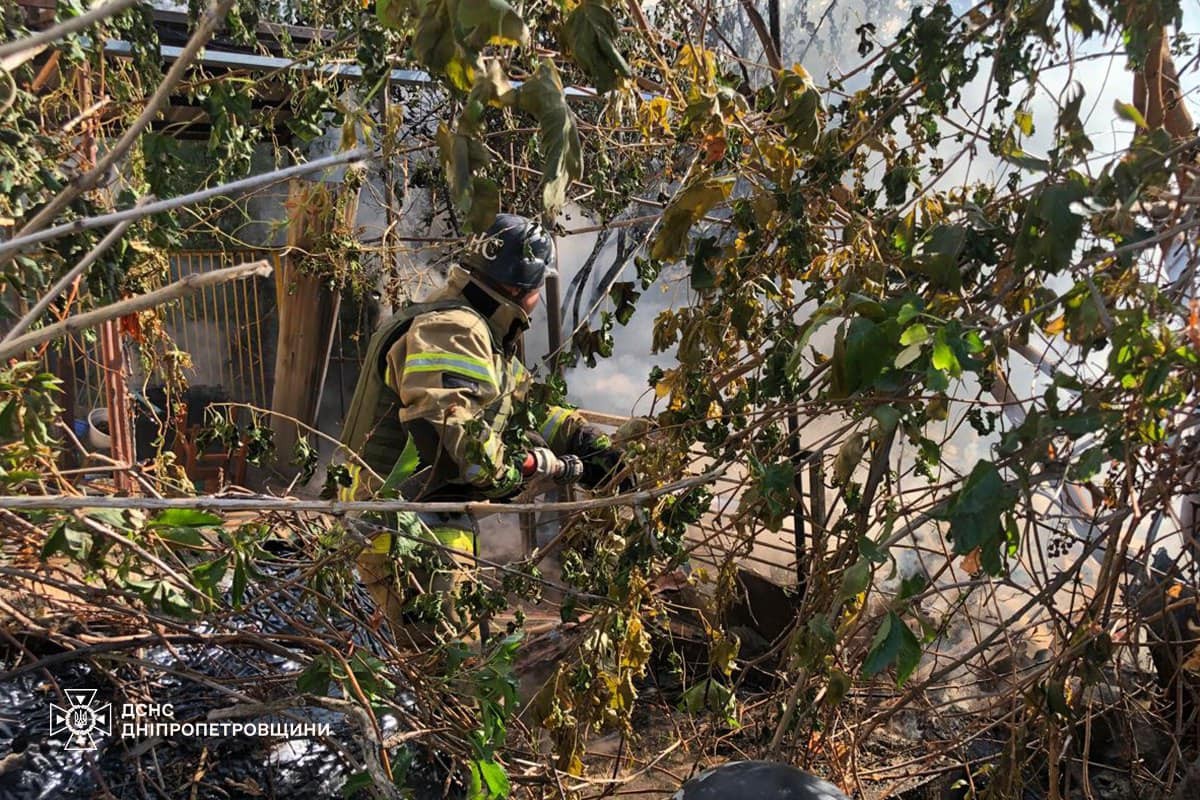 У Нікополі сьогодні сталися пожежі внаслідок ворожих обстрілів