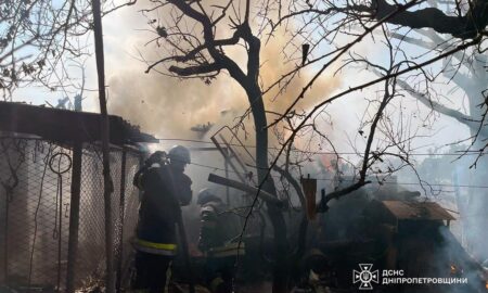 На Нікопольщині внаслідок ворожого обстрілу сталася пожежа у приватному домоволодінні