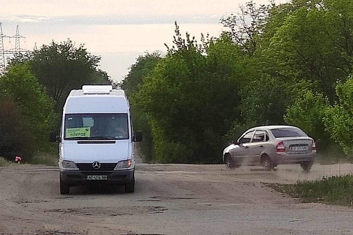 Через обстріли центру Нікополя змінено маршрути приміських автобусів