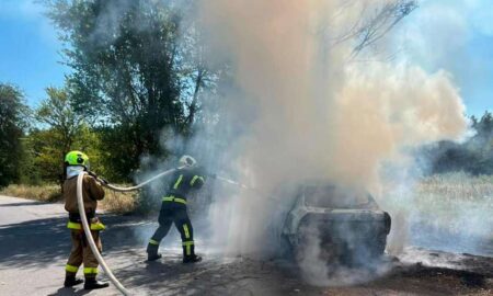  На Дніпропетровщині внаслідок ДТП загорівся автомобіль подробиці від рятувальників