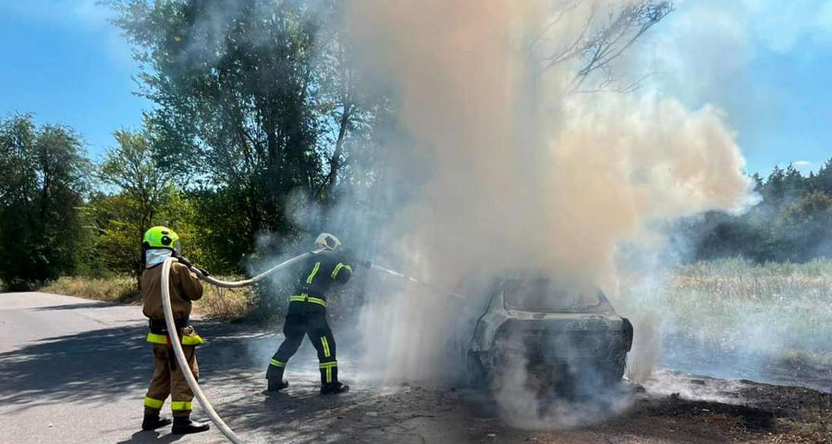  На Дніпропетровщині внаслідок ДТП загорівся автомобіль подробиці від рятувальників