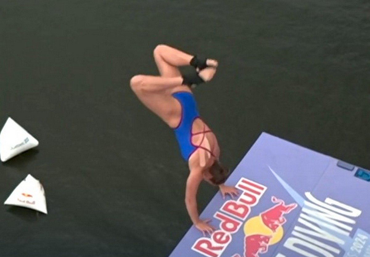 Спортсменка з Покрова підкорює  світову серію Red Bull Cliff Diving