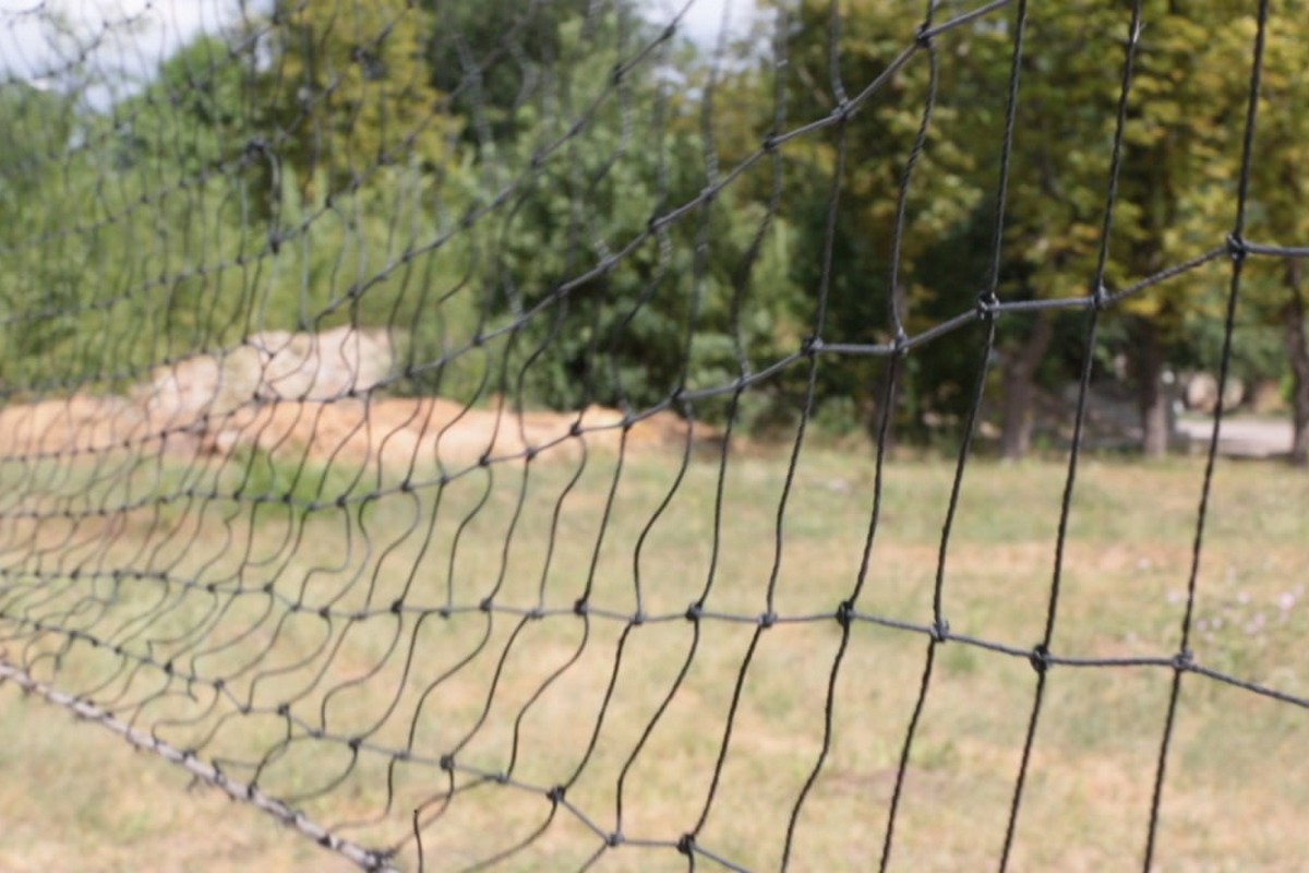 У Червоногригорівській громаді відновлюють волейбольний майданчик (фото) 1 У Червоногригорівській громаді відновлюють волейбольний майданчик (фото)
