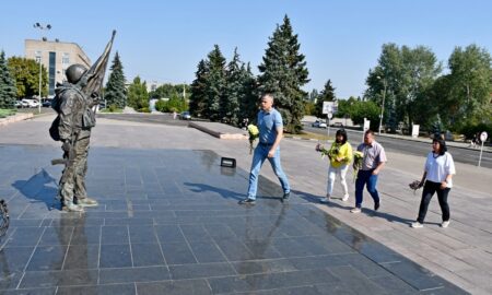  У Нікополі міський голова та його заступники поклали квіти до