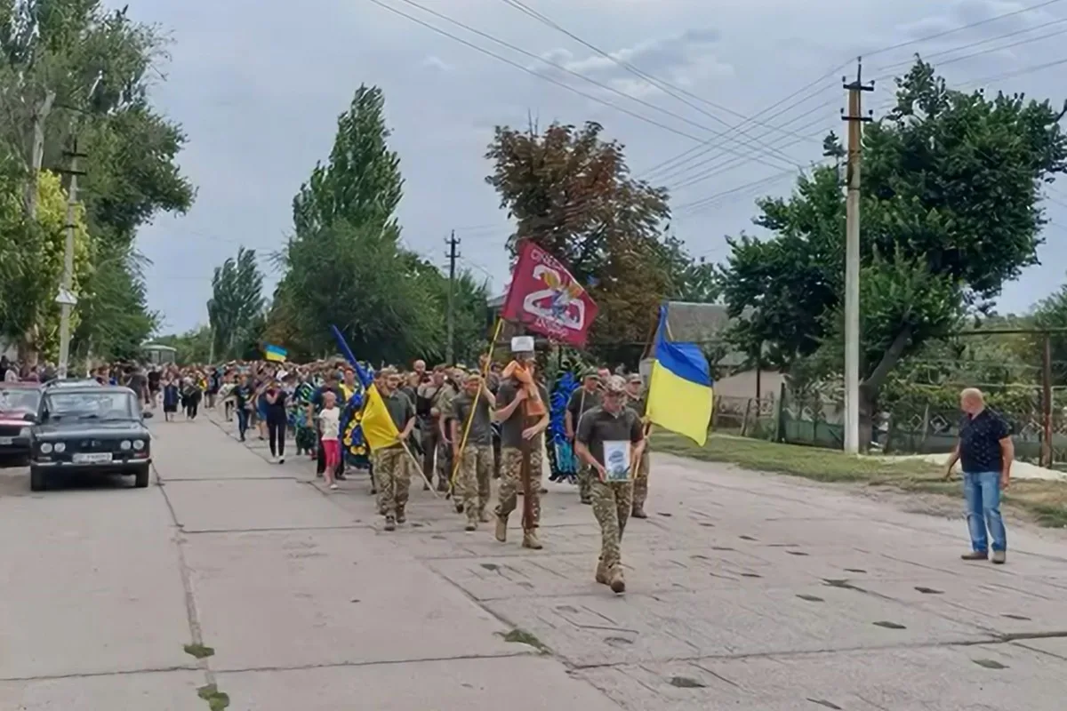 На Нікопольщині провели в останню путь полеглого командира (відео)