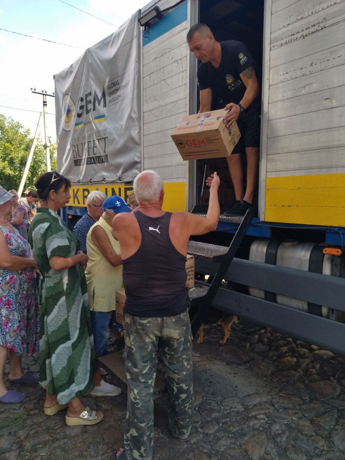 У Марганецькій громаді триває видача гуманітарної допомоги: фото