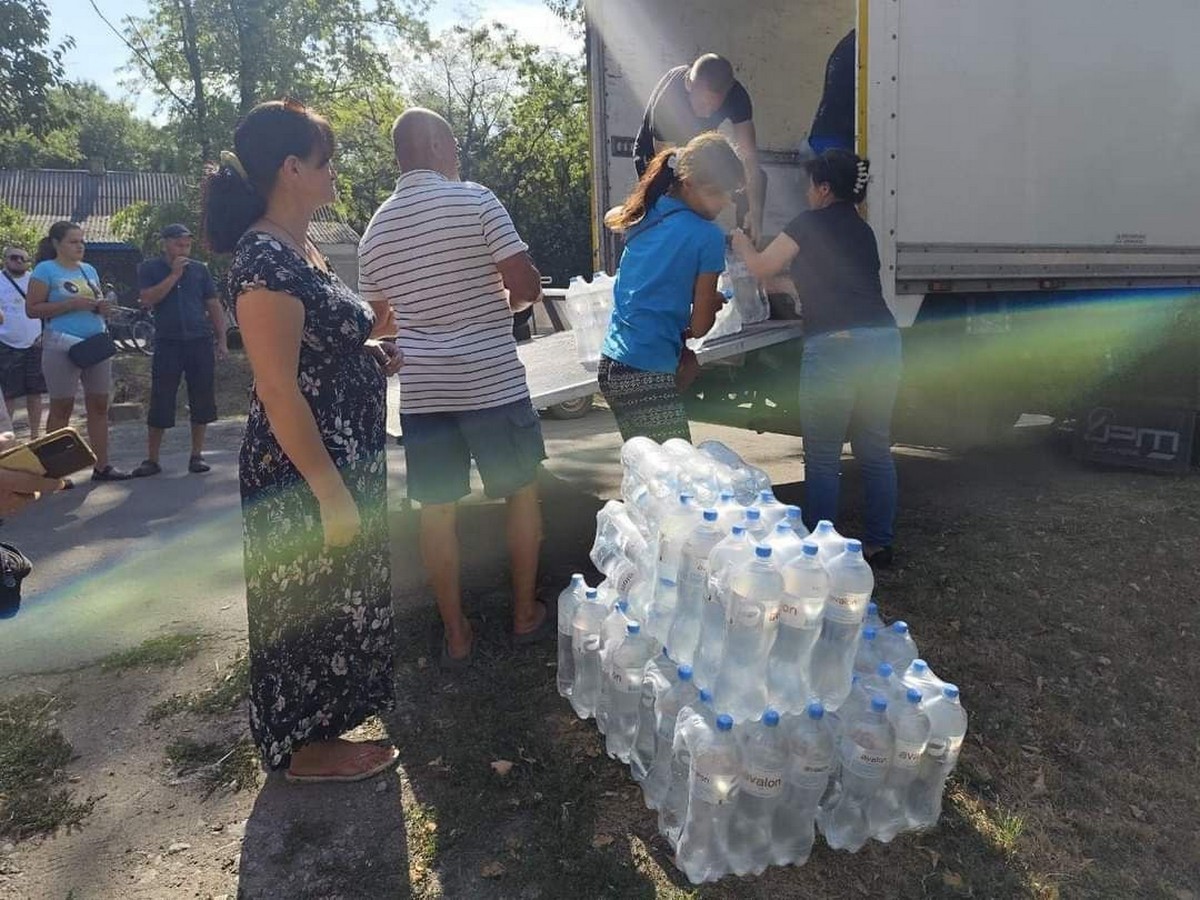 За тиждень на Нікопольщині 1 загиблий, 11 поранених і 40 понівечених будинків: як благодійники підтримують людей