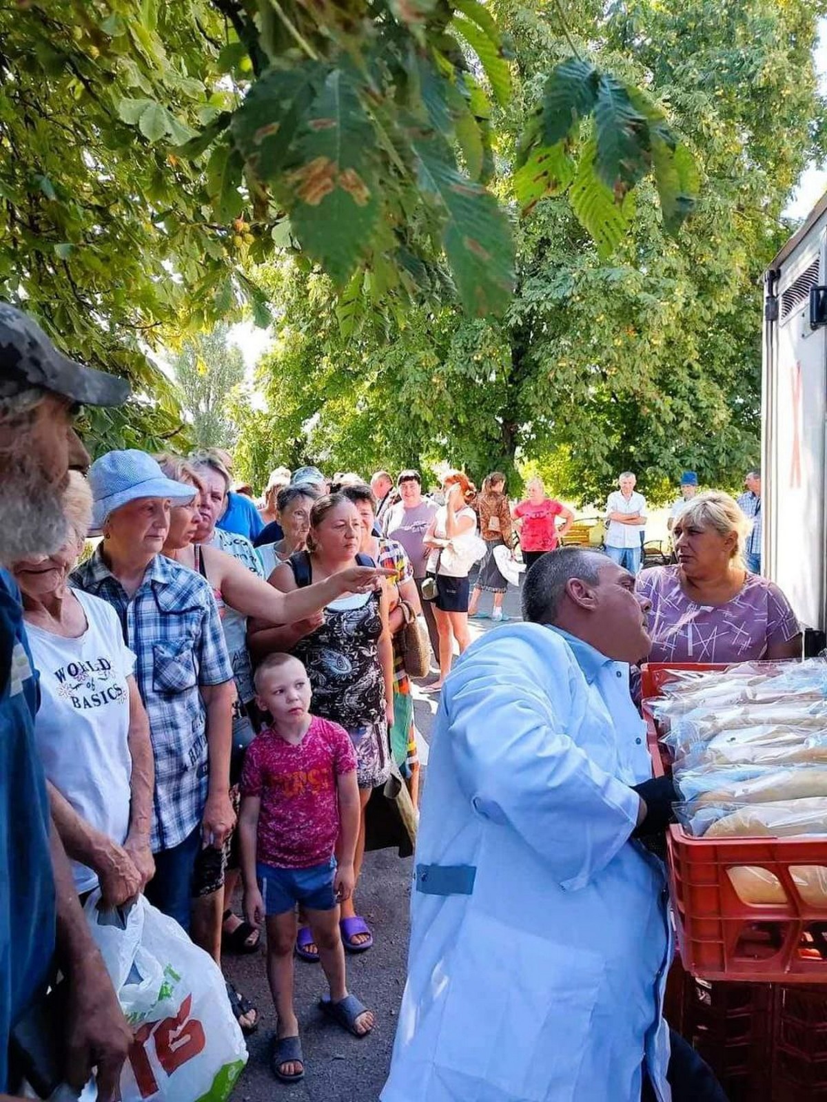 За тиждень на Нікопольщині 1 загиблий, 11 поранених і 40 понівечених будинків: як благодійники підтримують людей