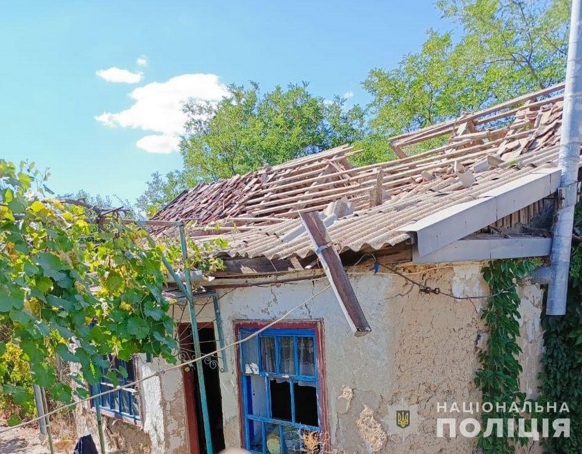 Наслідки обстрілів Нікополя і району: фото