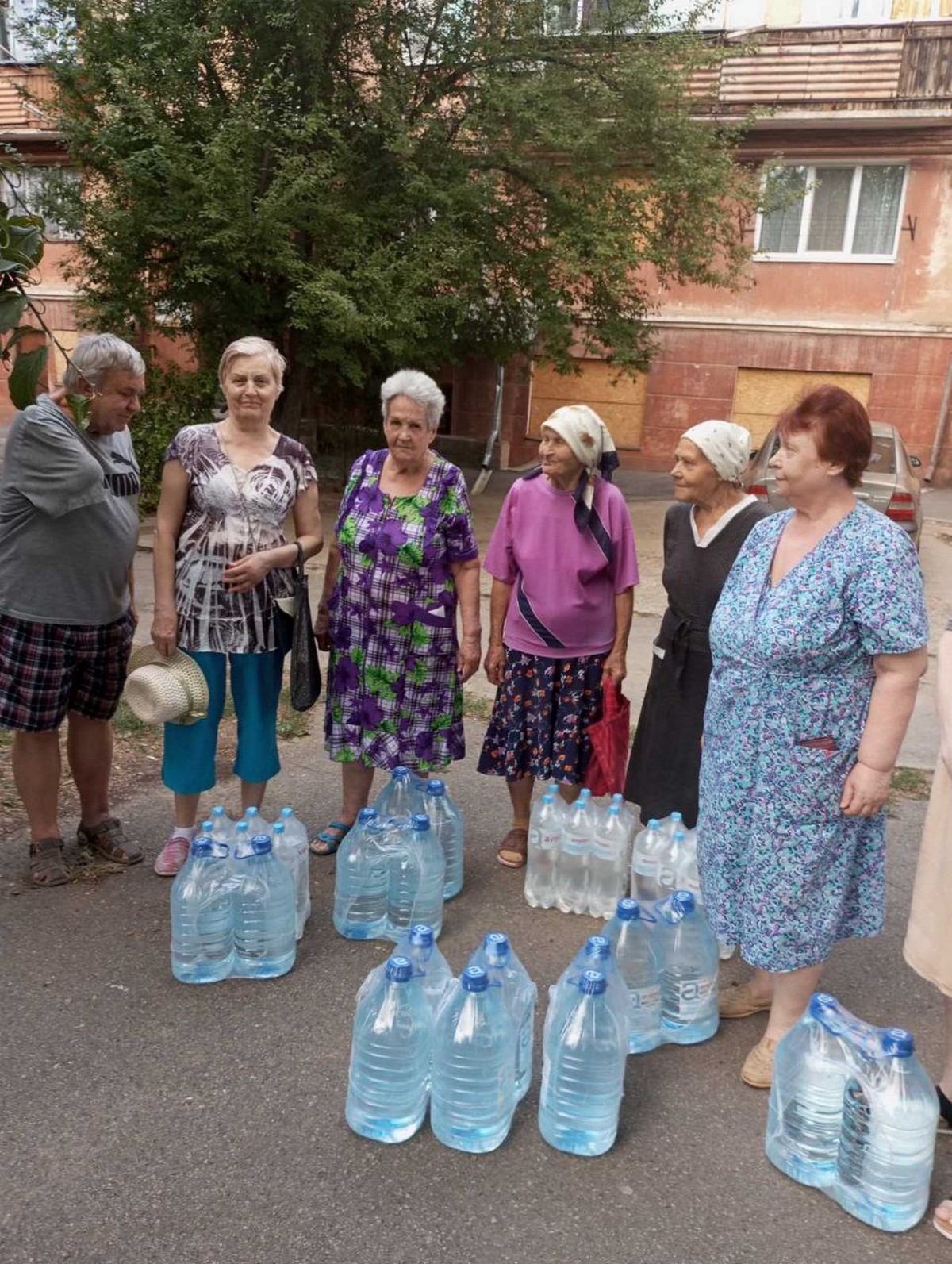 Гуманітарна допомога у Марганці: що видавали людям на цьому тижні (фото)