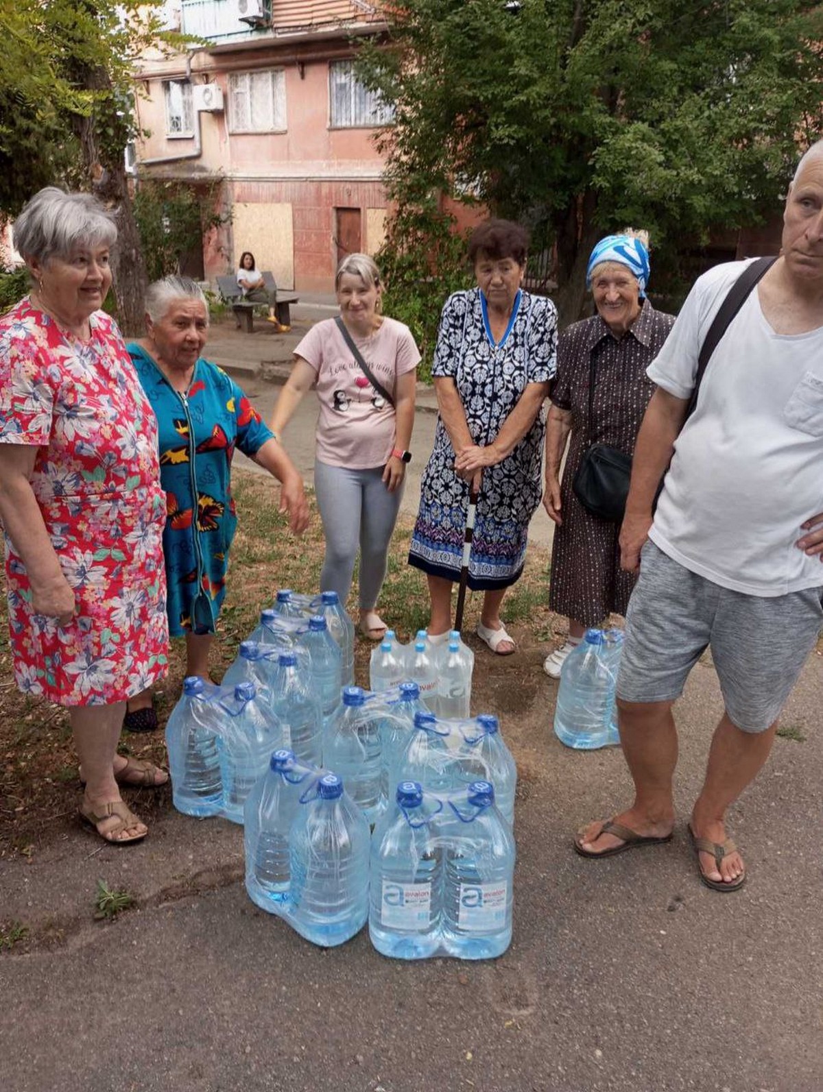 Гуманітарна допомога у Марганці: що видавали людям на цьому тижні (фото)