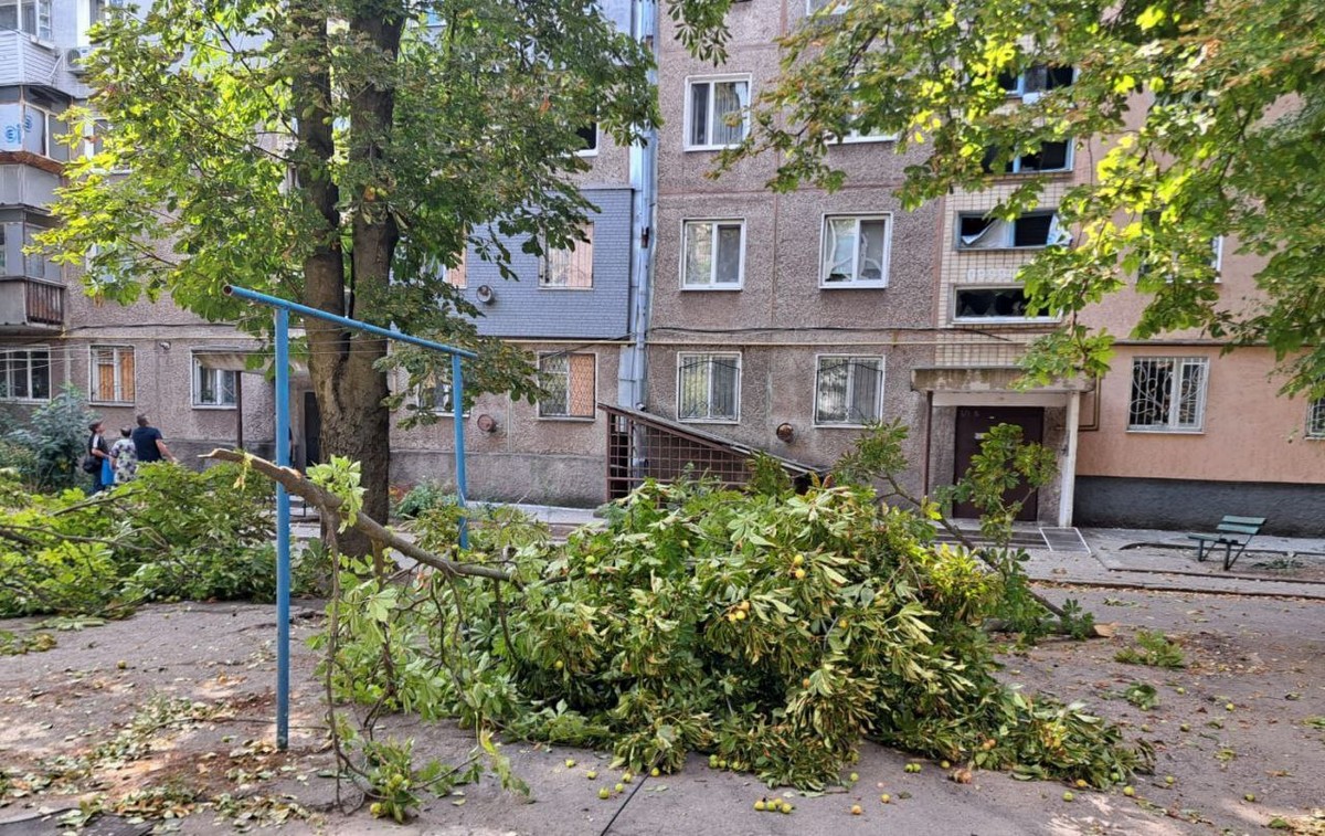 У Нікополі загибла, поранені і руйнування: фото