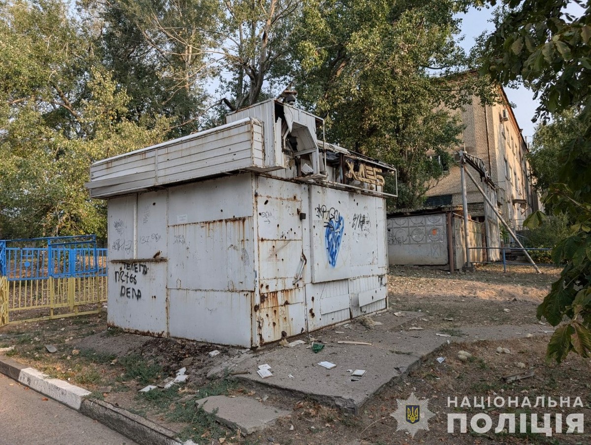 Смертельний обстріл Нікополя і удари по району: понівечено собор, пошта, будинки, кафе