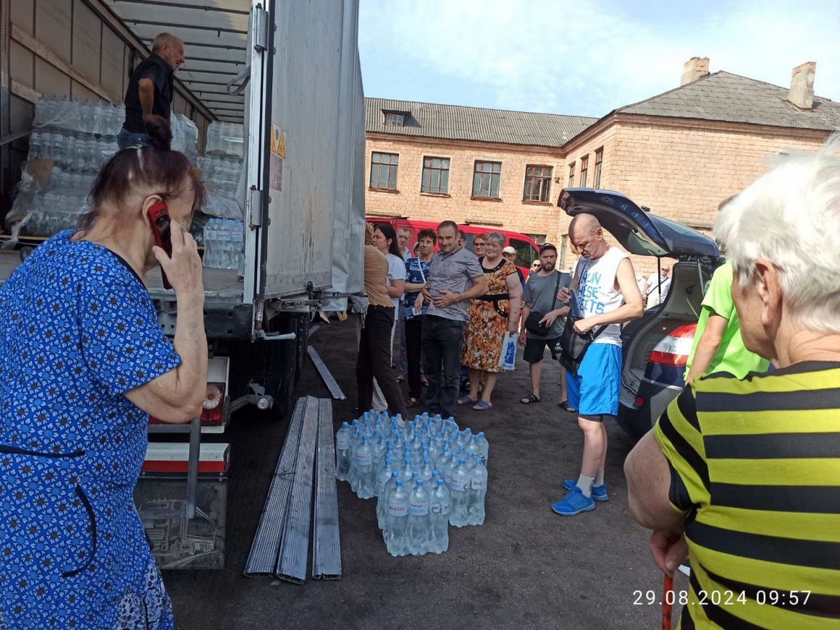 Мешканцям Марганецької громади привезли воду: фото