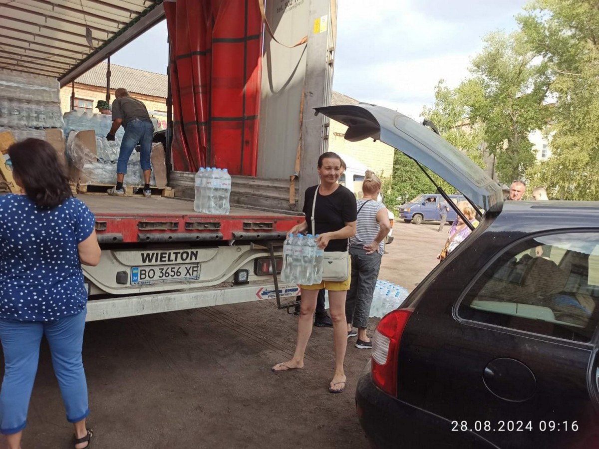 Мешканцям Марганецької громади привезли воду: фото